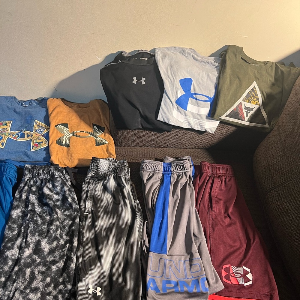 Under Armour Athletic Apparel Set - Picture 3 of 3